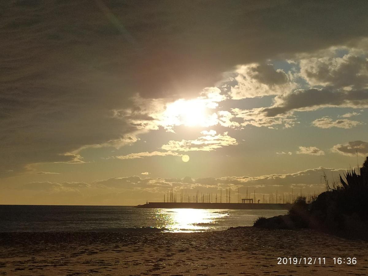 Encantador Apartamento Frente A La Playa De Bara Roda de Bará Esterno foto