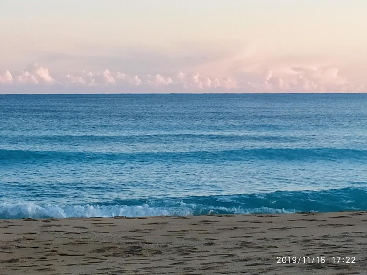Encantador Apartamento Frente A La Playa De Bara Roda de Bará Esterno foto